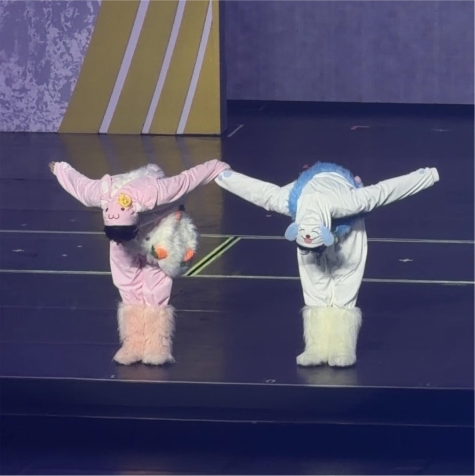 bejaeleep's tweet photo. บ๊ายบ่ายค้าบ~~ จังหวะก้มหัวเป็นกาตุ่ยกับอั้ยม๋าเยยนิ🐶🐰

#NCTJNJM_FANMEETING_TOUR_in_BKK #NCTJNJM_FANMEETING_TOUR_BANGKOK https://t.co/xITD5OJ68A