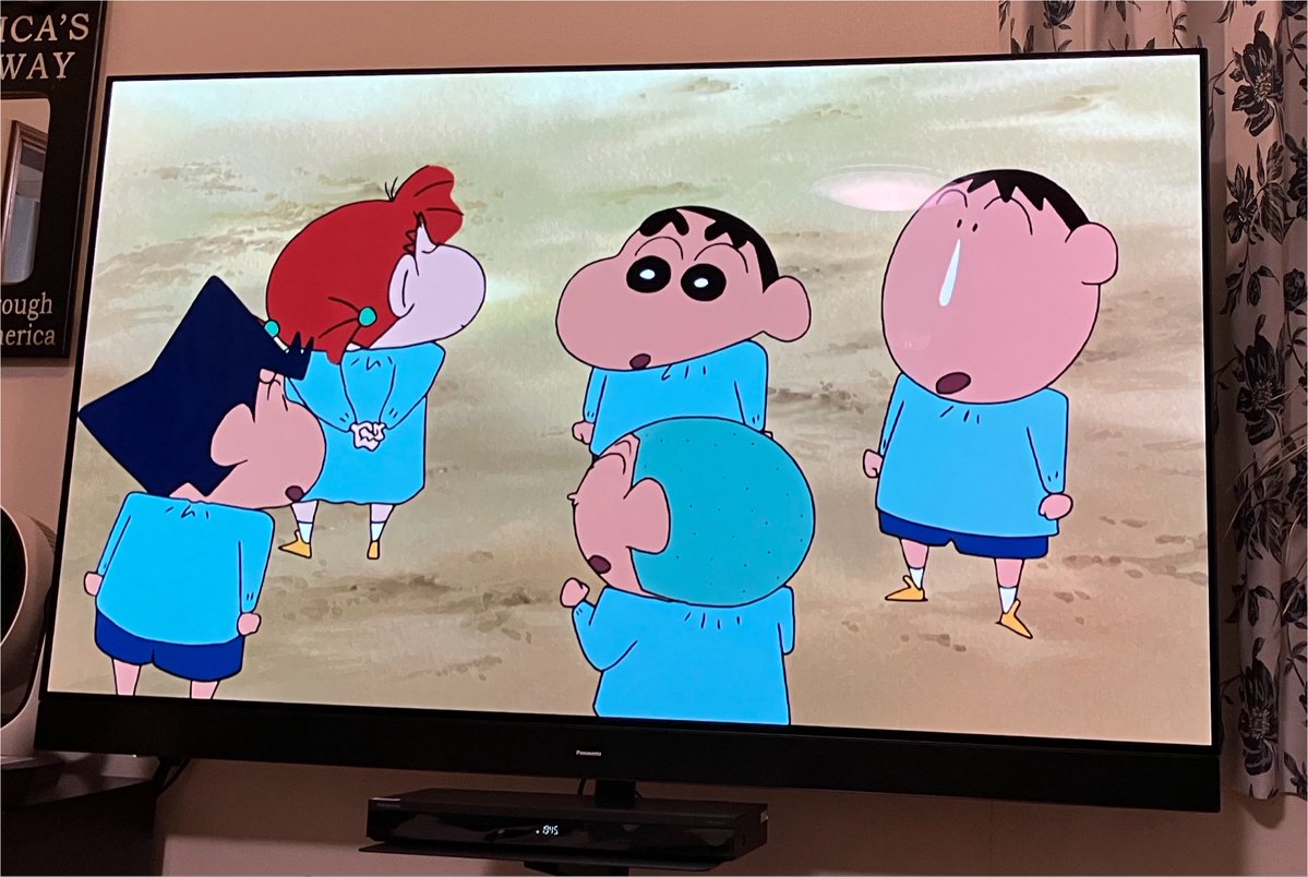 kattounohibi's tweet photo. 実家でスマートスピーカーに話しかけ、音楽流してもらう事に成功した！音量を下げて、と言っても聞いてくれなかった。
甥姪3兄妹と公園まで冒険した後、クレヨンしんちゃん伝説を呼ぶ踊れ！アミーゴ！を観た！面白いフックが随所にある。ラストの方はよく分からなかった上に冗長と思いきやサッと終了！ https://t.co/pUM2bmnuxr