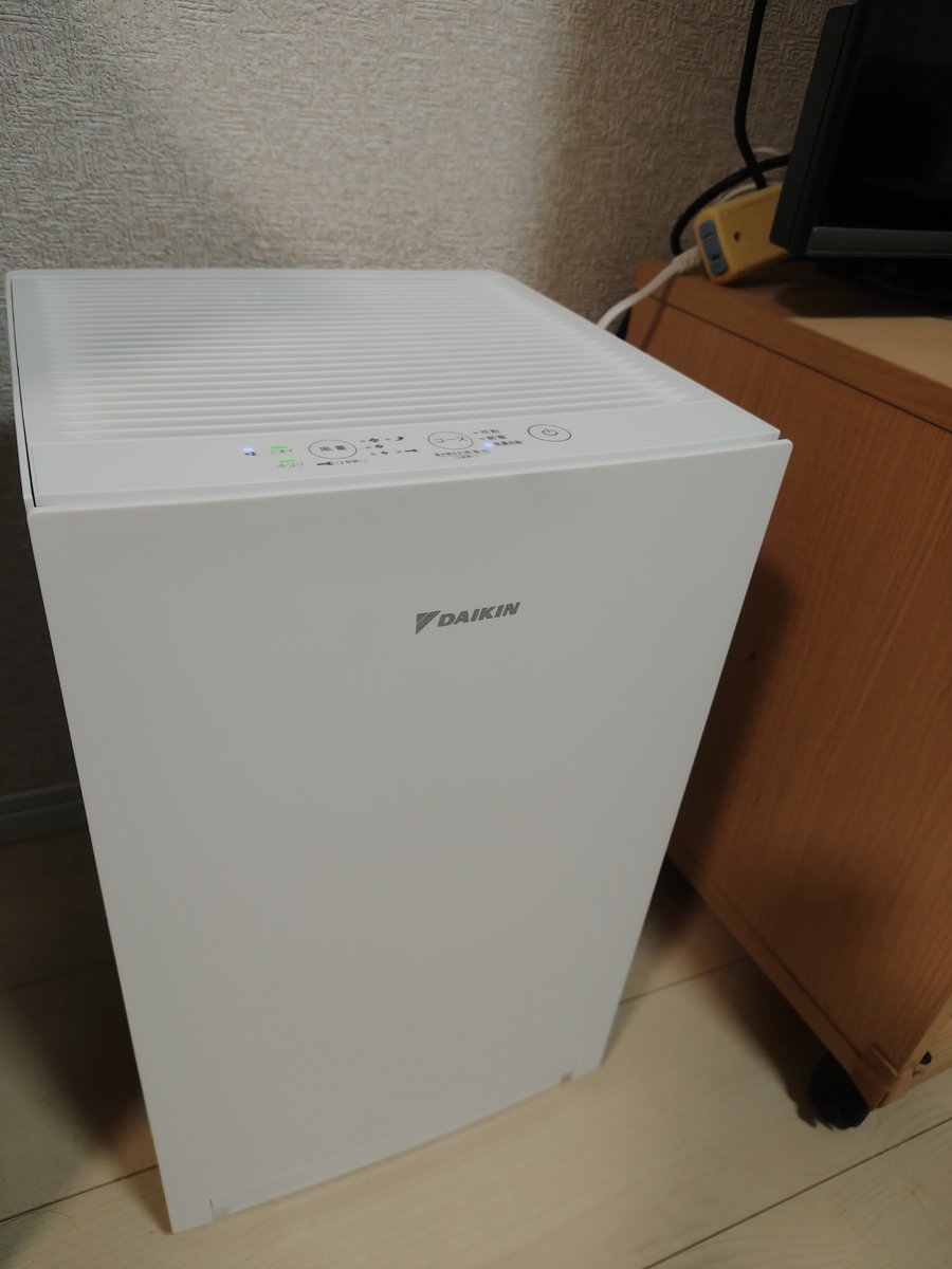 syu_Meruyu's tweet photo. さよなら8年仕様のシャープ。
こんにちはダイキン https://t.co/yTRPEnaOMS