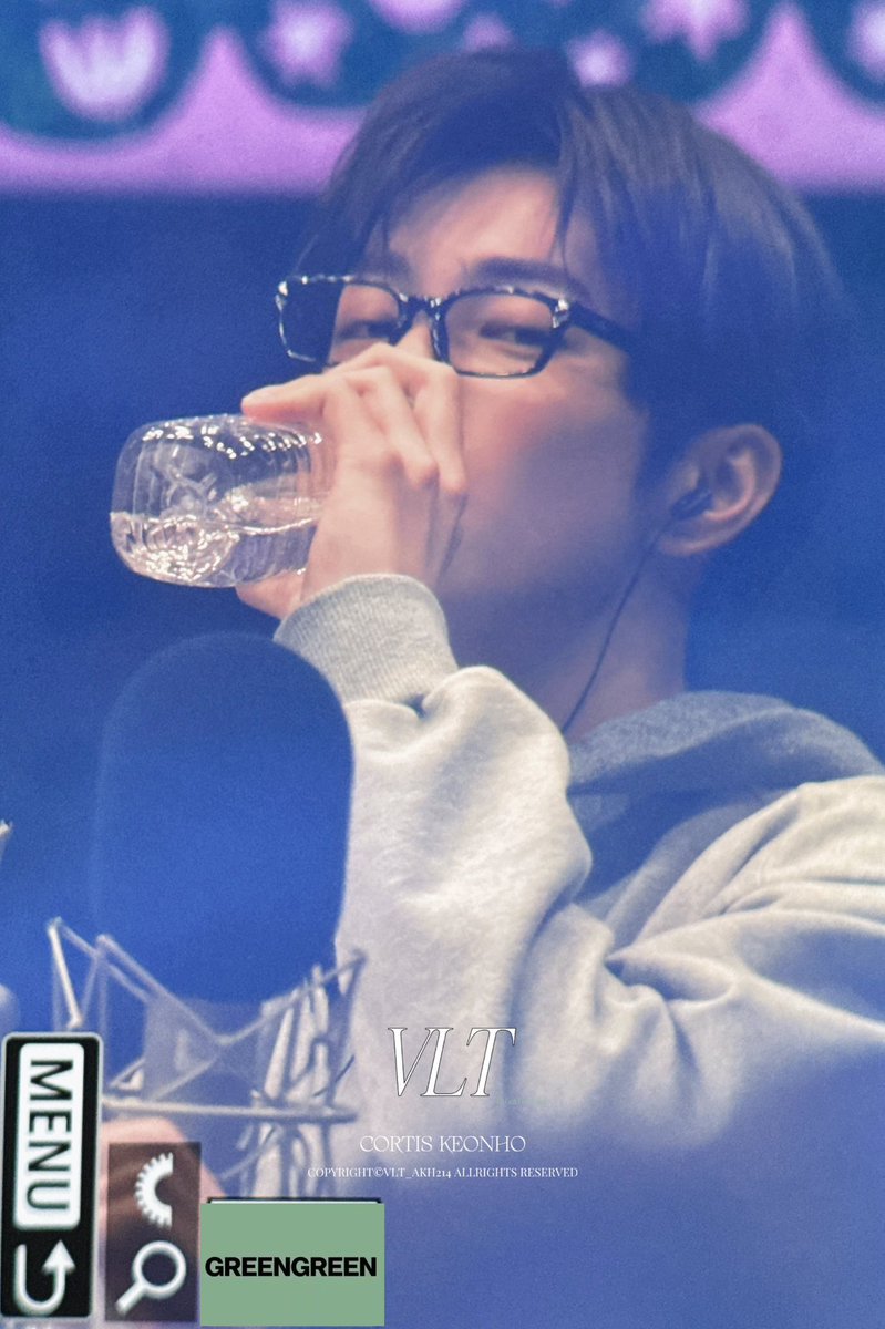 geekgho's tweet photo. 껀파이더맨 이라는거 기모취한 듯
동물적 감각 ㅈㄴ 발달 됐고, 반응 속도 쥐려서
머리 보다 몸이 먼저  나가는 놈 평소 찐경 낀 모습 https://t.co/kIPZizGyjS
