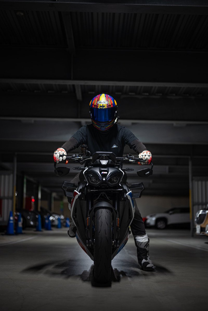 ZX10RRKRT's tweet photo. BMW M1000R 2025年モデル
納車されました✨
初めてのストファイ、初めての外車です‼️
セパハンしか乗ってこなかったのでバーハンが楽すぎてずっと楽しい😆

セントリとM1000Rの二台体制でこれからもよろしくお願いします！
#BMW #M1000R https://t.co/g3gKLMRhYg