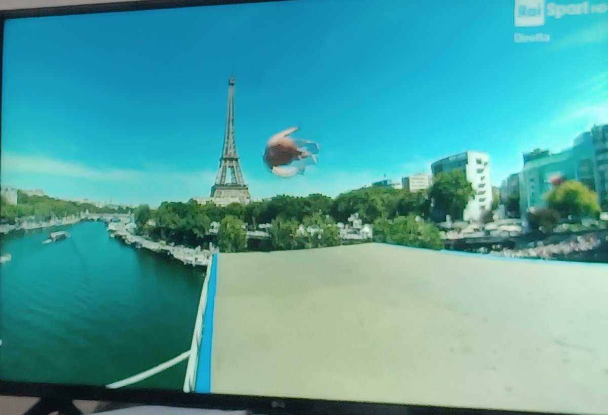 Olty86's tweet photo. Sembrano dei quadri.🤩
Una gara di tuffi trasformata in opera d'arte a cielo aperto.
La magia di Parigi è unica al mondo.
#Paris2026 #tuffi #europeinuoto #europeanacquatics https://t.co/evIkfn5Kmt