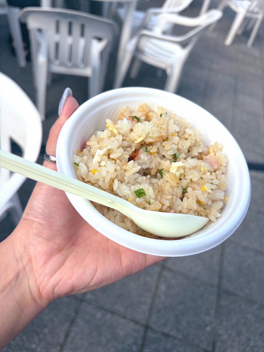 kikka_same's tweet photo. 色々食べれて幸せの極み👍🏻
一緒にステージ見るために
待機してくださった方々や
会えた方々にご馳走して頂き感謝😭
ありがとうございます🙏🏻✨️ https://t.co/xzSVGwB9Pt