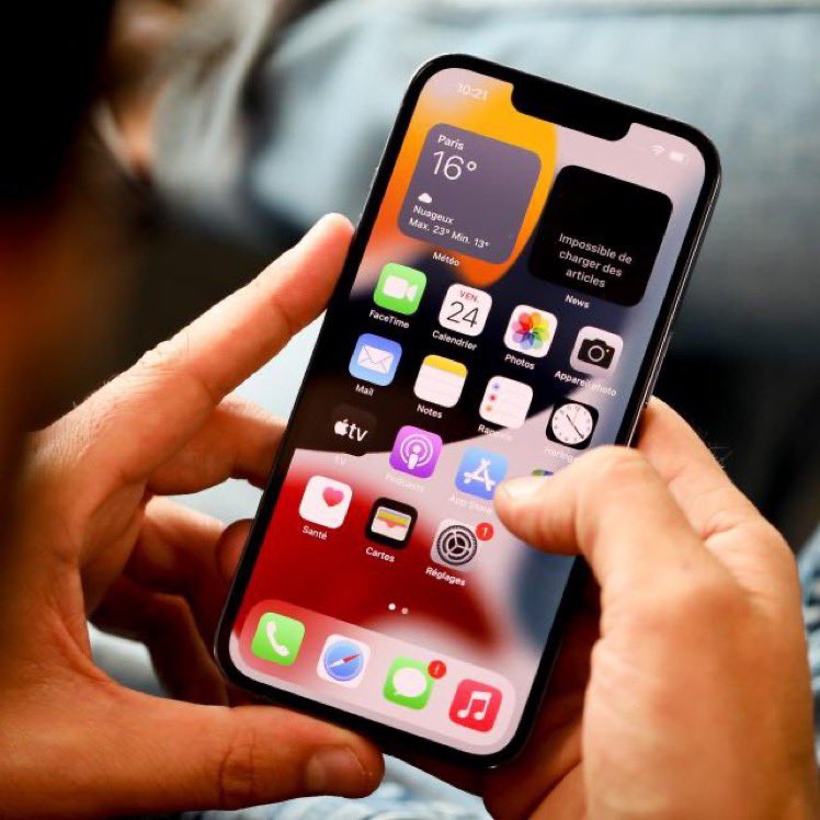 Kulturlesite_'s tweet photo. 🚨📲 RUMEUR 

APPLE pourrait annoncer l’AUGMENTATION du PRIX des IPHONE ce LUNDI !! 

Juste avant l’annonce de l’Iphone 18 🥶 https://t.co/f85TzSnn3y