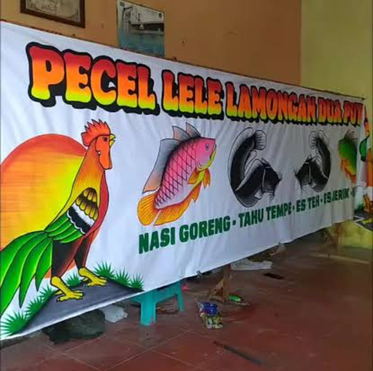 rizalakbarm_'s tweet photo. ai tak akan pernah mampu melawan kemurnian seni spanduk penyetan yg ikonik &amp; melegenda. https://t.co/SmKFeuhJnT