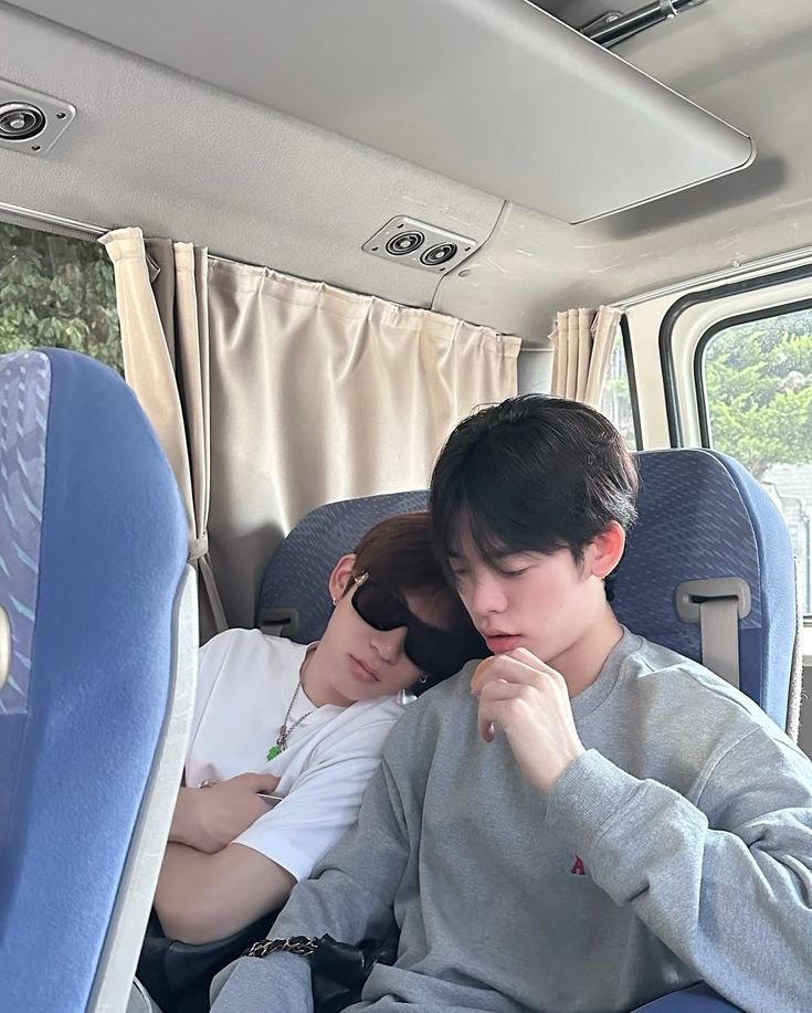 pttpblues's tweet photo. theyre just always on each other fr https://t.co/5HokMpWYGA