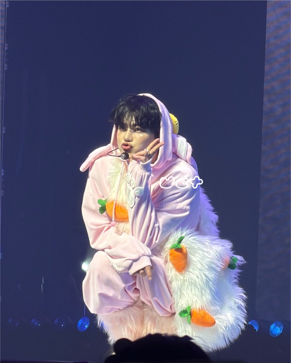 oct14ber's tweet photo. เติมกาต่ายแป๋วเต็มถัง 🐰💘 https://t.co/cghJwcPFii