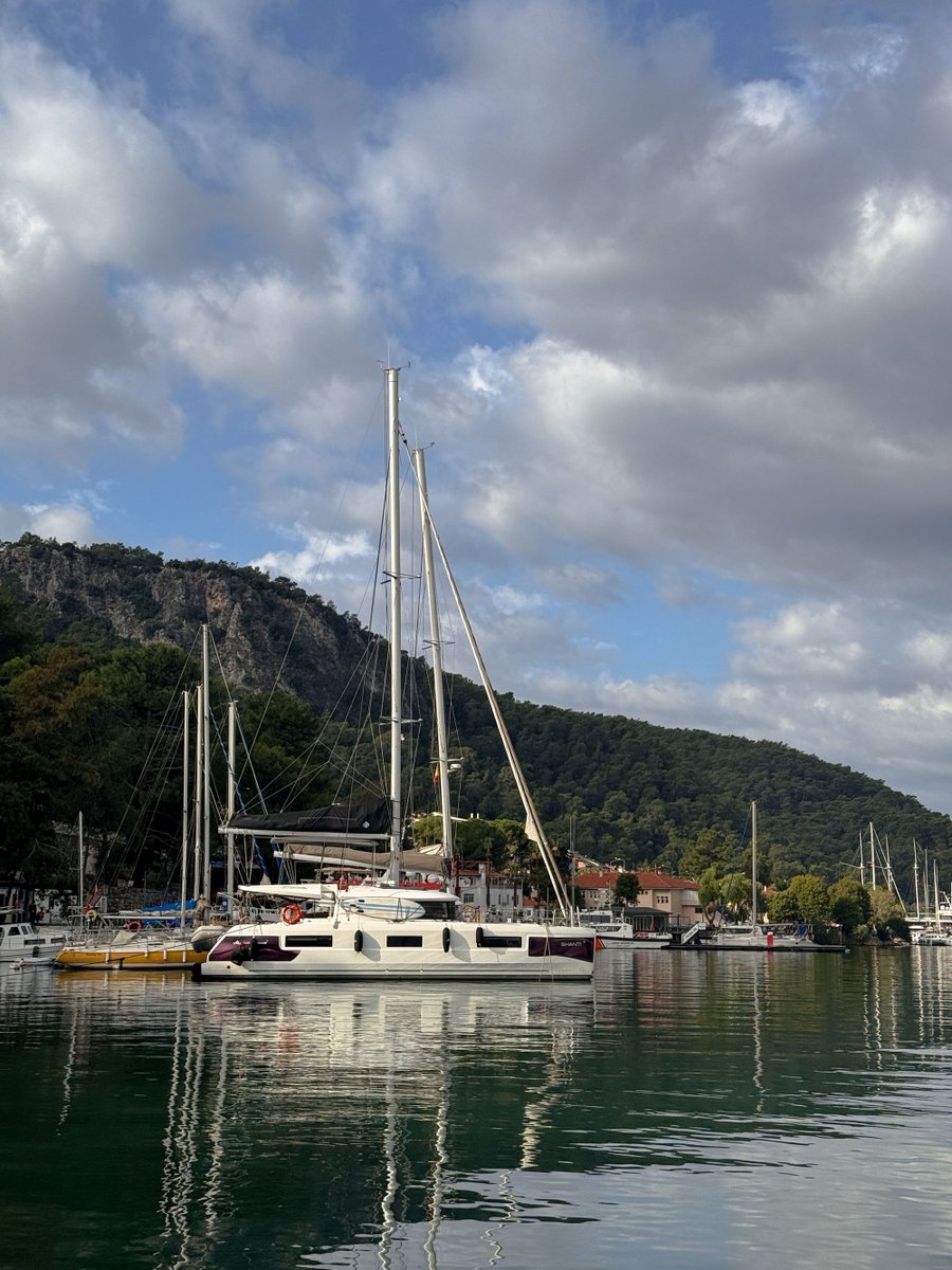 multihullmgr's tweet photo. Lagoon 46 in Fethiye harbour. Nestled in a sheltered bay, Fethiye Harbour offers a remarkable setting surrounded by green mountains, turquoise waters and traditional Turkish houses.
#lagoon46 #lagooncatamarans #multihull #fethiye #turkey https://t.co/03NR8C332i