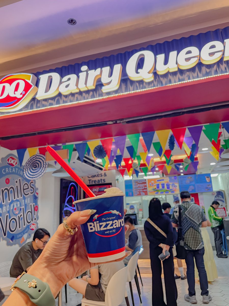 kunjunim's tweet photo. Sweet little break at #DQ ATC 🍦💫#dairyqueen https://t.co/hzausGhhXn