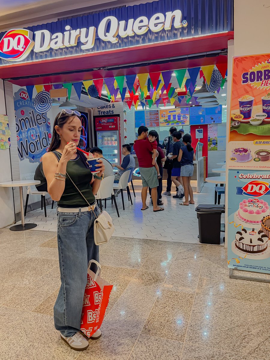 kunjunim's tweet photo. Sweet little break at #DQ ATC 🍦💫#dairyqueen https://t.co/hzausGhhXn