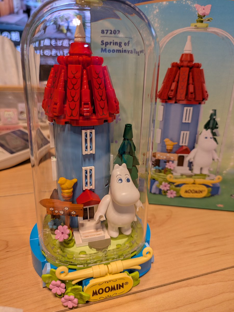 na3mi08's tweet photo. コストコで発見したMOOMINレゴ♪約1時間1時間半で完成。途中ミサイル出るかと思ったわー
#ムーミンハウス https://t.co/KsqO3zCeLA