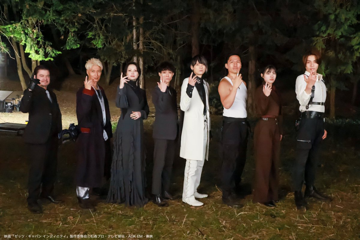 toeiHERO_movie's tweet photo. ◢◤#映画ゼッツ &amp; #映画超ギャバン
⠀⠀⠀⠀⠀現場オフショット到着‼️ ◢◤
⠀
本日より映画公式Xからもお届けします📸
⠀
劇中で迫真の演技を見せてくれた
キャストの皆さまの素顔に迫ります
⠀
更新をお楽しみに........👀
⠀
大ヒット上映中🎬 https://t.co/ondNCG7CAG