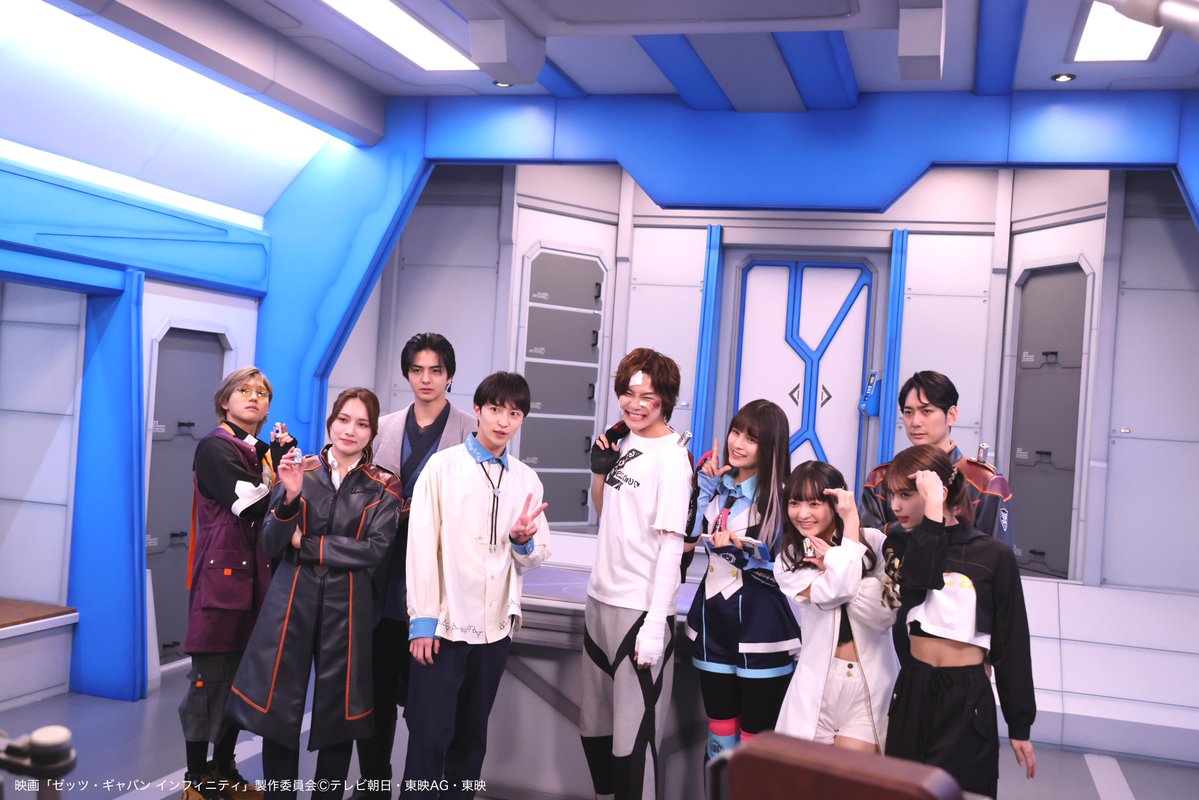 toeiHERO_movie's tweet photo. ◢◤#映画ゼッツ &amp; #映画超ギャバン
⠀⠀⠀⠀⠀現場オフショット到着‼️ ◢◤
⠀
本日より映画公式Xからもお届けします📸
⠀
劇中で迫真の演技を見せてくれた
キャストの皆さまの素顔に迫ります
⠀
更新をお楽しみに........👀
⠀
大ヒット上映中🎬 https://t.co/ondNCG7CAG