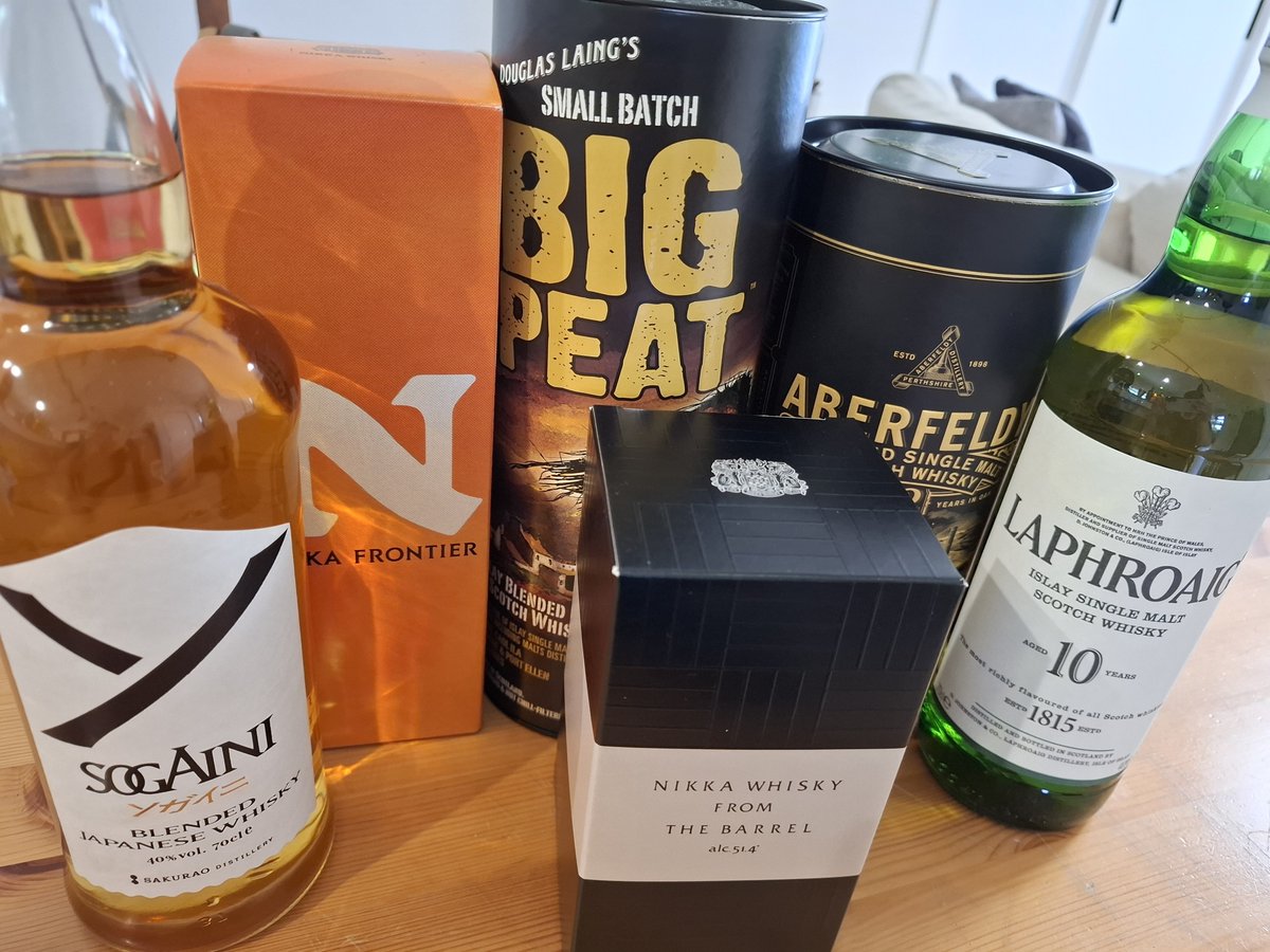 tsuyasm's tweet photo. 夏のボーナスで爆買いしたウイスキーたち。
フロムザバレルは初めて飲むので楽しみ！
フロンティアとソガイニは常飲酒となりつつある。 https://t.co/X1qPcbRPZe