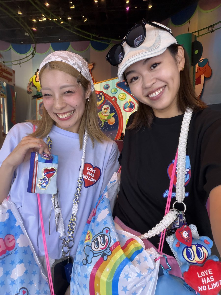ars09kqeede's tweet photo. 子どものころ百貨店で特別な時に買ってもらってたエンジェルブルーやメゾピアノ👕👗
大人になった今でもときめくし大好きなナカムラくん🩵❤️
ナップサックは奇跡的にお揃いの私物笑 https://t.co/5CjOuAdpsf