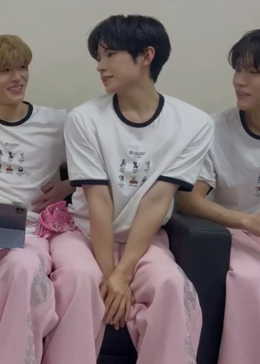 yushionya's tweet photo. i love how yushi #sits https://t.co/8dt1iH4Tla