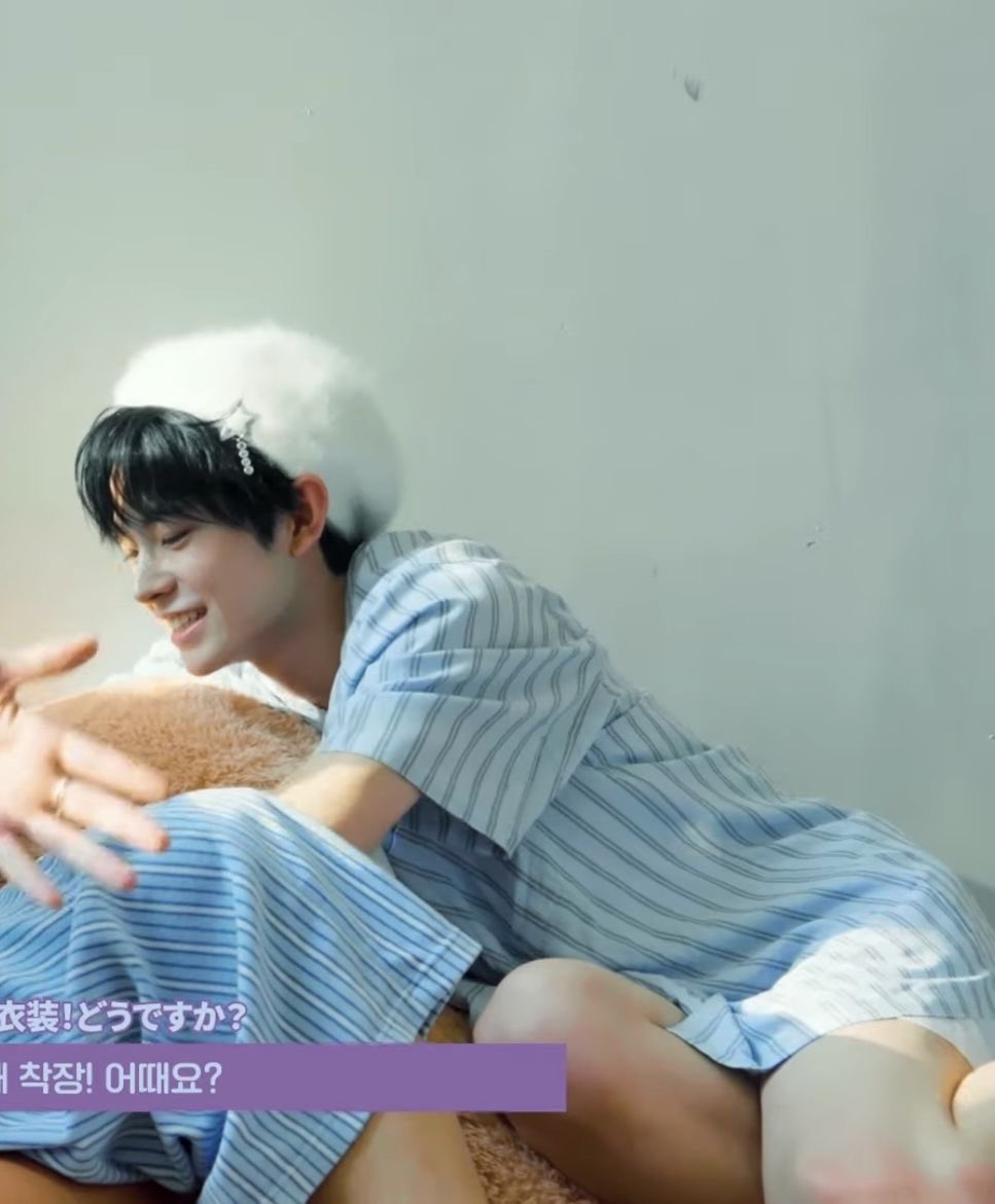 yushionya's tweet photo. i love how yushi #sits https://t.co/8dt1iH4Tla