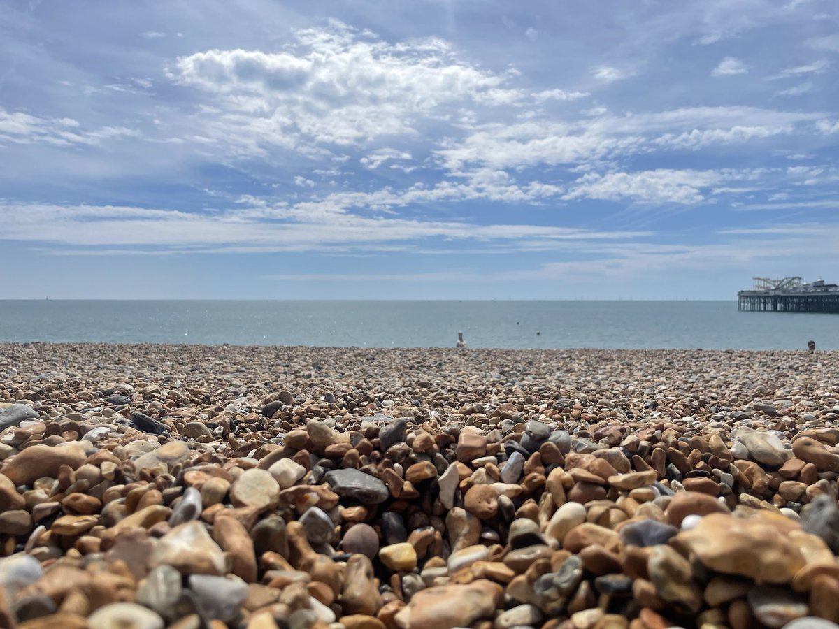 BenjoHopp's tweet photo. Whilst in Brighton
Of course this was gonna be the first place I went.
Some say that if the wind blows in the right direction you can still smell Lesley Ash’s dampness😅
Can a beach with only stones and no sand actually be called a beach? https://t.co/kBzCrNnkUb