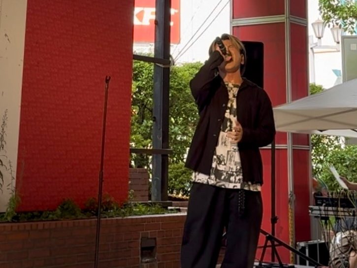 ayumu119's tweet photo. 【Music Splash Vol.1】上本町ハイハイタウン フリーライブありがとうございました！

今日気になってくださった方は
是非次のライブにも遊びに来てください🙏🏻

最高に楽しかった！！！ https://t.co/1TgWn6QaoN