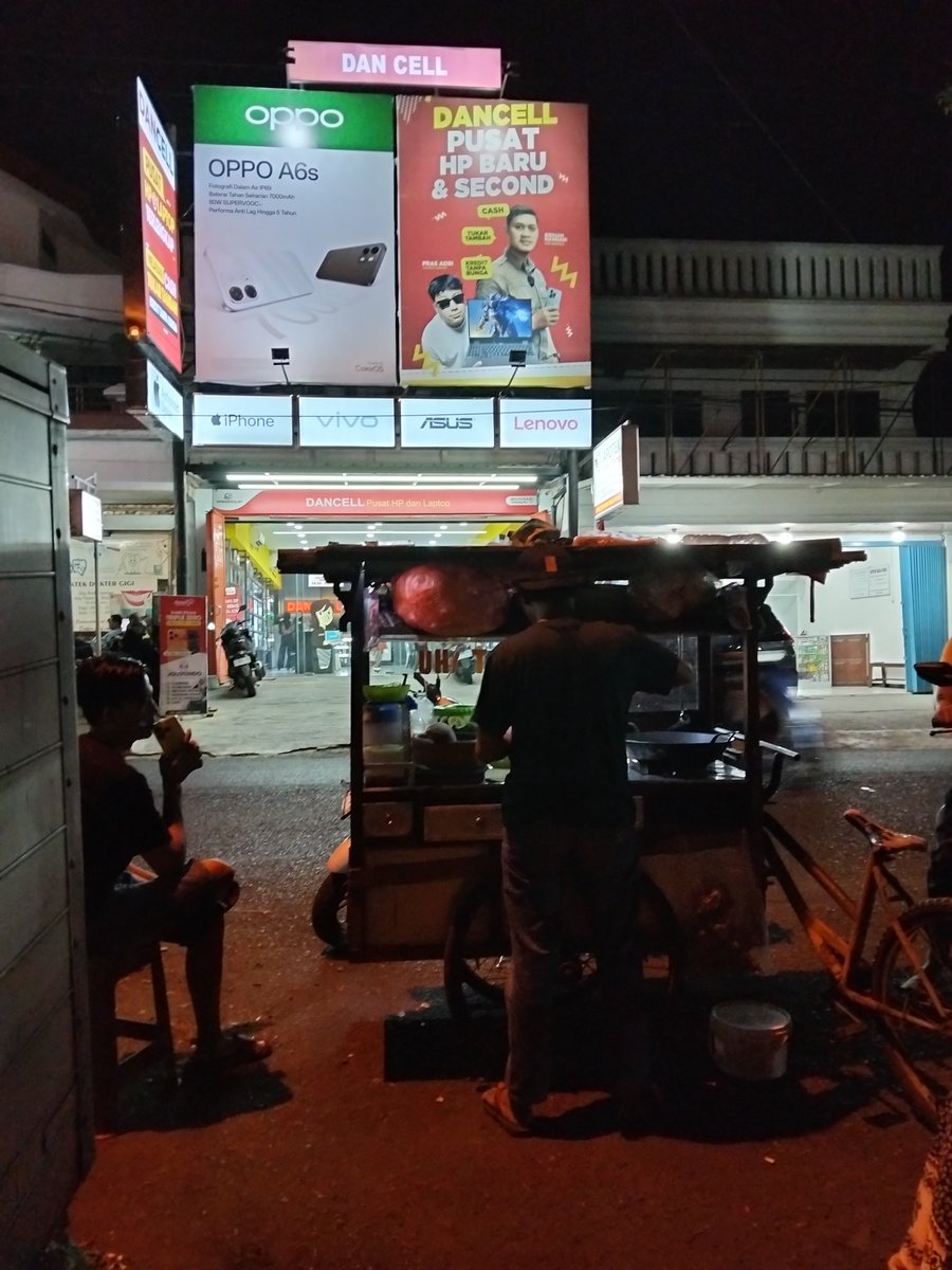 12011992_rd's tweet photo. Gaenak badan tapi laper, tahu tek obatnya https://t.co/Ka4f3t4WHH