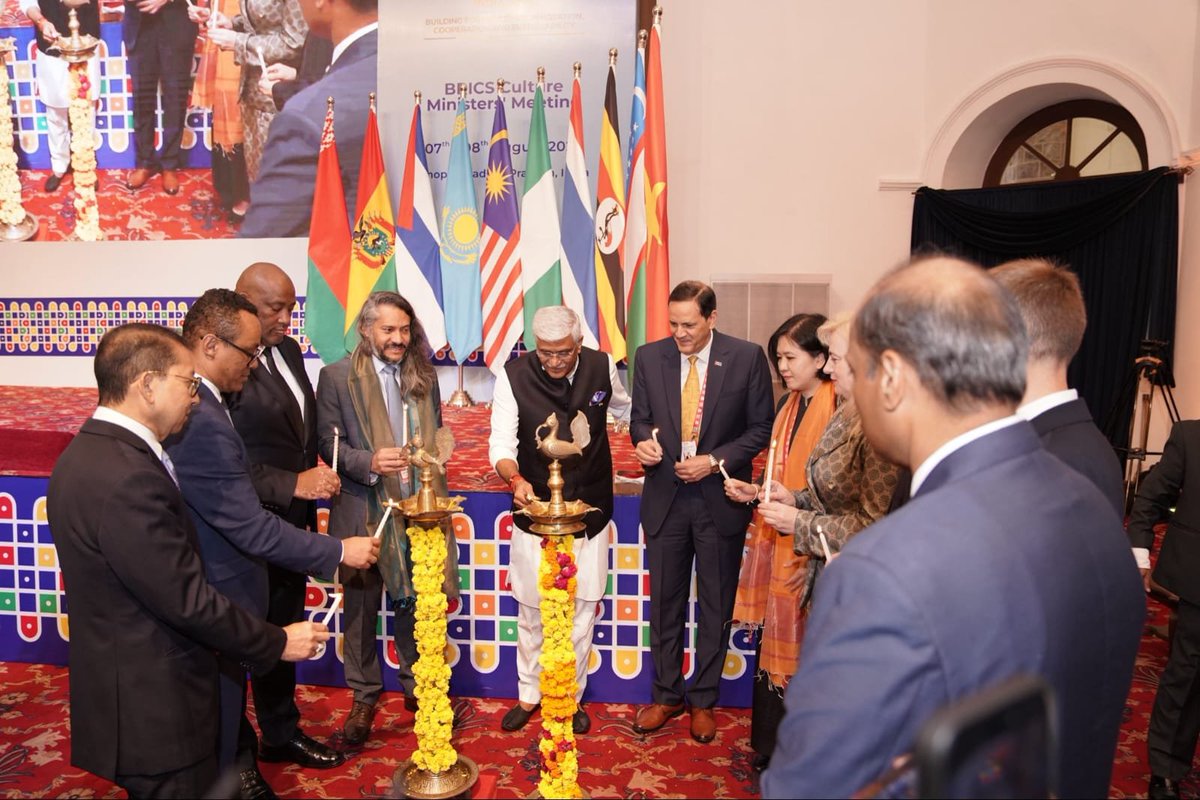 Getsisay1's tweet photo. At Bhopal's #BRICS Culture Ministerial meeting, our delegation demonstrated #Ethiopia’s remarkably diverse cultural heritages and its celebrated oldest civilization as the cradle of humankind and birthplace of coffee. ⤵️

#Ethiopia 🇪🇹.  #BRICS.   @BricsIndia2026 https://t.co/OOOm67ZXDb