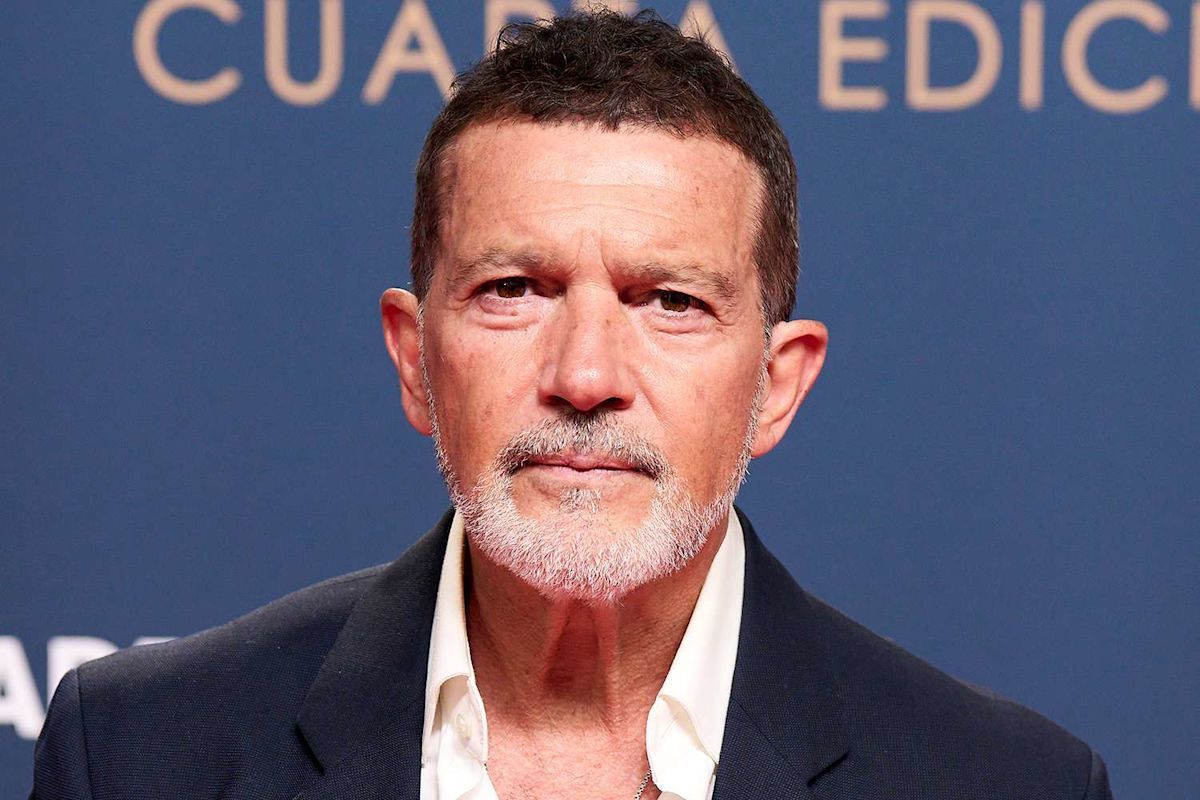 YahooEnt's tweet photo. Antonio Banderas credits a 2017 heart attack with inspiring major life changes, including quitting smoking and moving to Spain. https://t.co/k60x1wL1nt https://t.co/i3lkLcE4fq