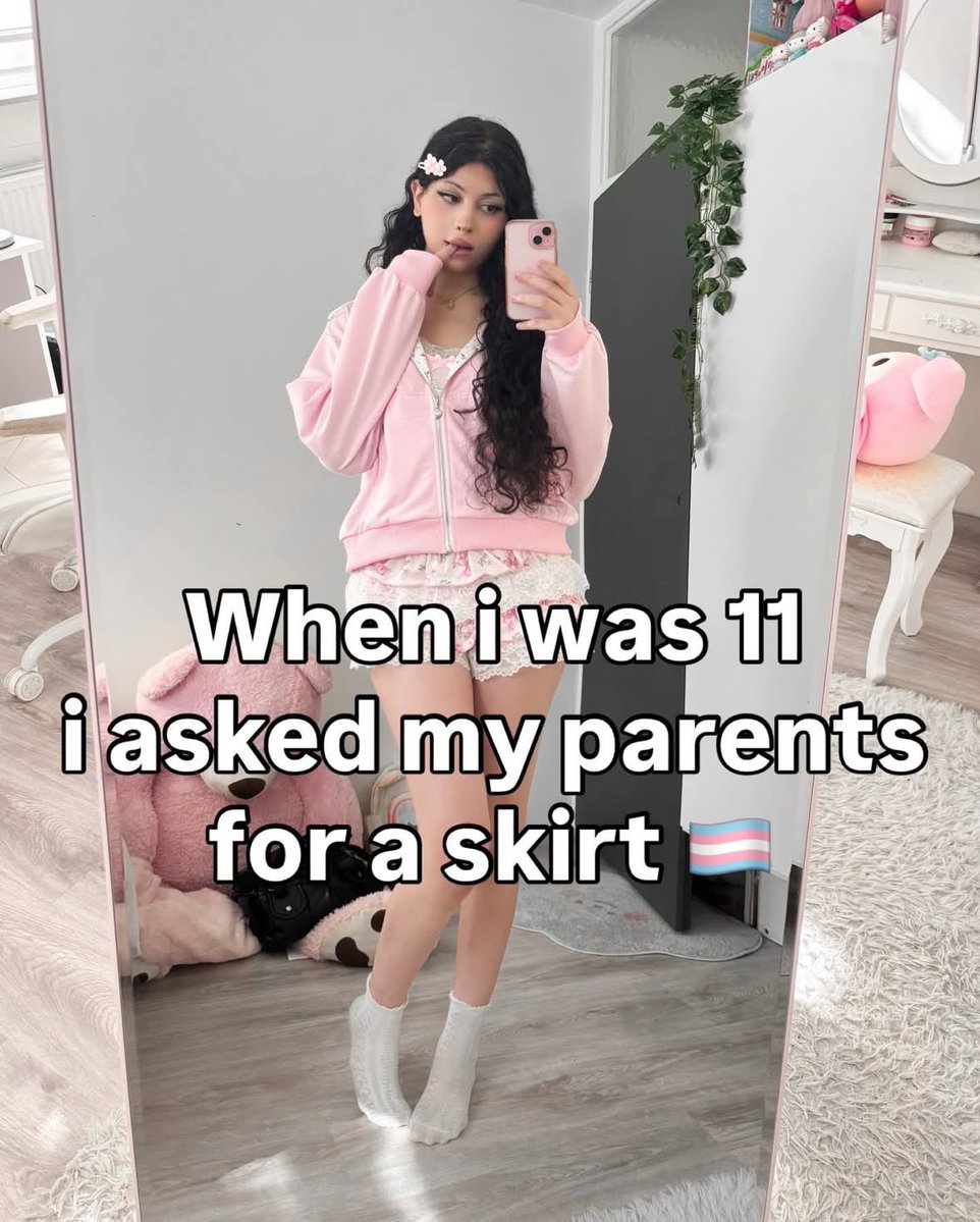 tifagirlx's tweet photo. At 11 i asked my parents for a skirt 🏳️‍⚧️

their response was : https://t.co/XWq5UhV7wh