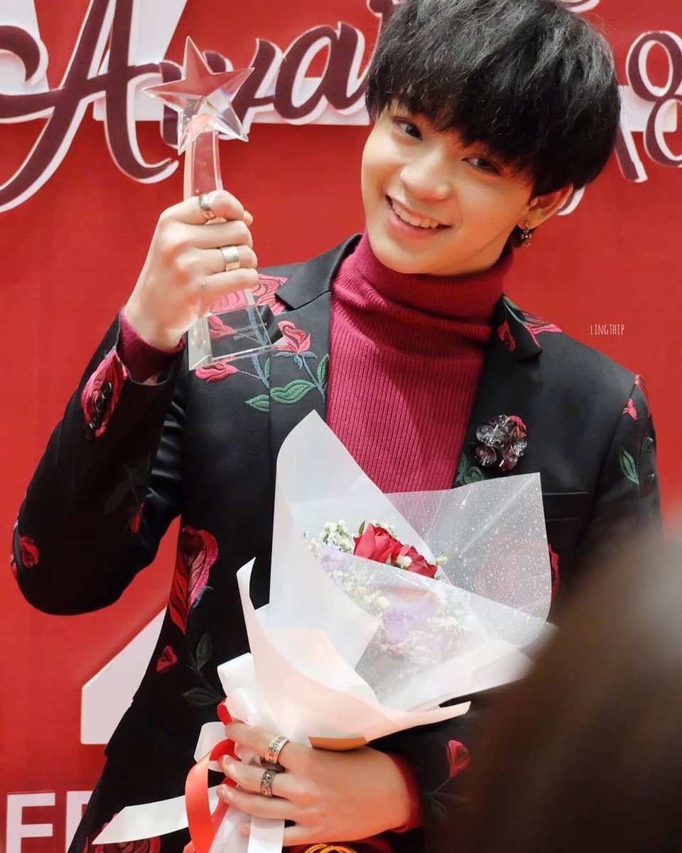 _sheeba_j's tweet photo. Maybe this style (colour) really does bring ahappiness. He looks so elegant and charming ✨

 BAS WEIBO GALA 2026
#บาสเด็กอ้วนที่แท้จริง
#bbasjtr 

 ✨ Proud Of You Bas Always ✨

    2018             🏆🎉        2026 https://t.co/XOuMnx7PSA