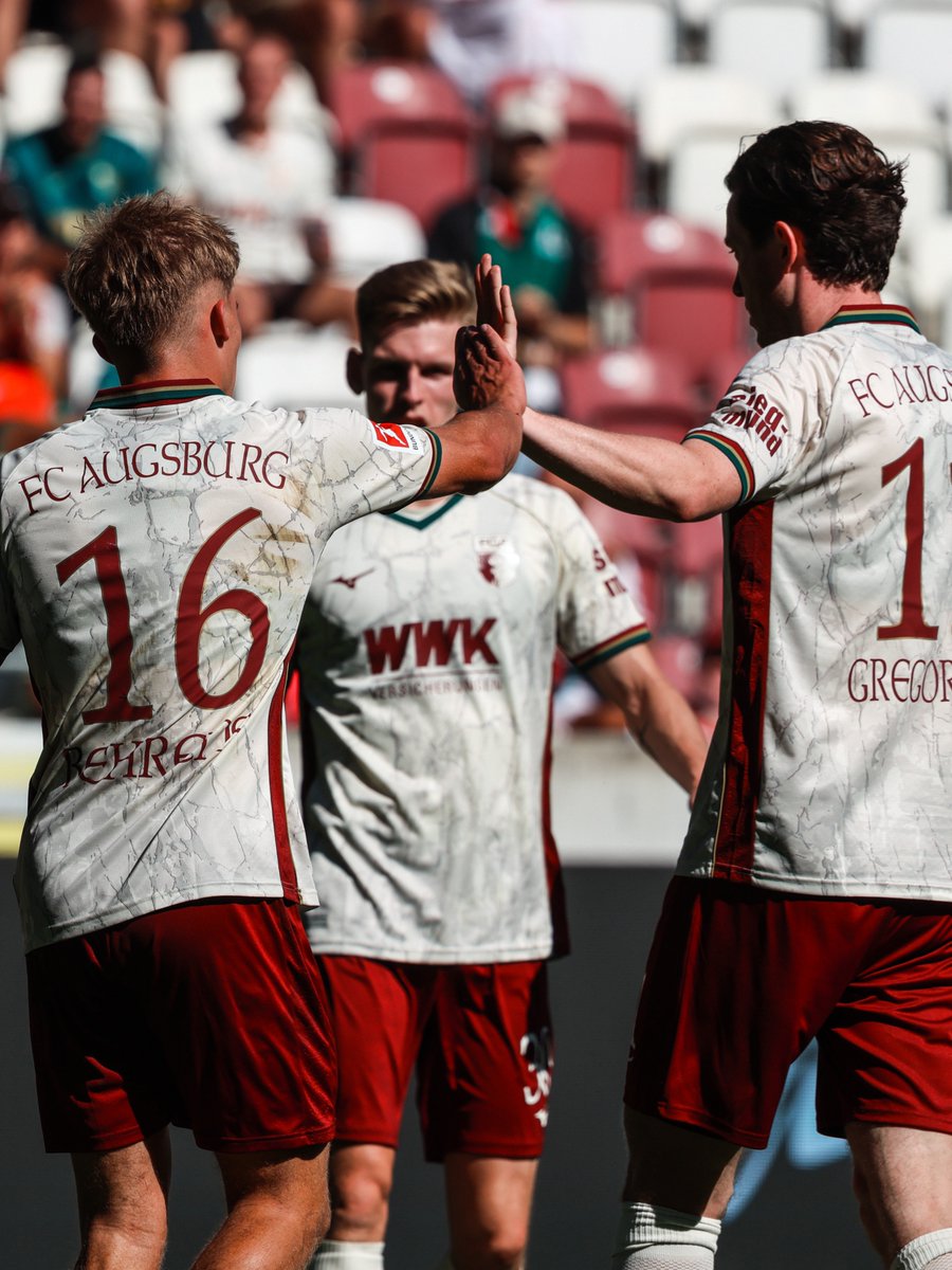 FCAugsburg's tweet photo. Drei Tr⚽️⚽️⚽️ffer, drei Torschützen! 👏💪
#FCA #FCASAS https://t.co/JaWPwpflnk