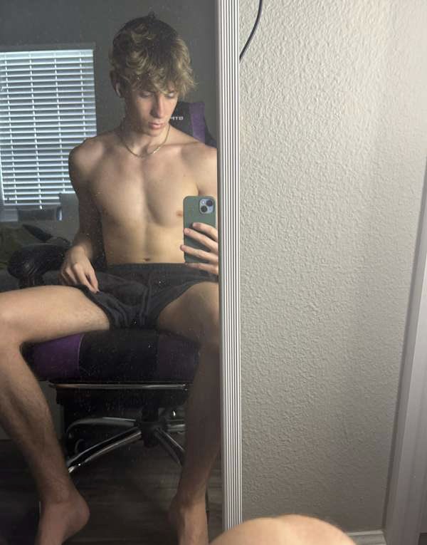 fagdestroyerrr's tweet photo. who am i cashr@ping first today? 😤💸 dms open #findom #cashmaster https://t.co/jSwnKEzhUr