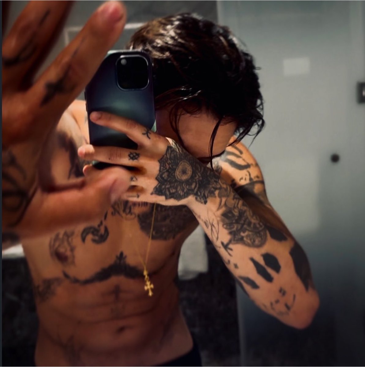 lilithminyoongi's tweet photo. THESE mirror selfies. https://t.co/js8fgU0eiL