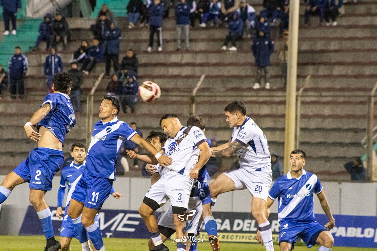 SiempreConVosJA's tweet photo. #FederalA🏆 | "UNA SOMBRA"
📝El Santo tuvo una noche para el olvido. No sé encontró nunca en el campo de juego, no hizo pie ante Alvarado y terminó cayendo sin atenuantes ante un rival que dominó el juego desde el inicio para llevarse el triunfo.
#NonagonalB
#VαɱσʂAɳƚσɳιαɳσ💪 https://t.co/9Rraz6B4cE