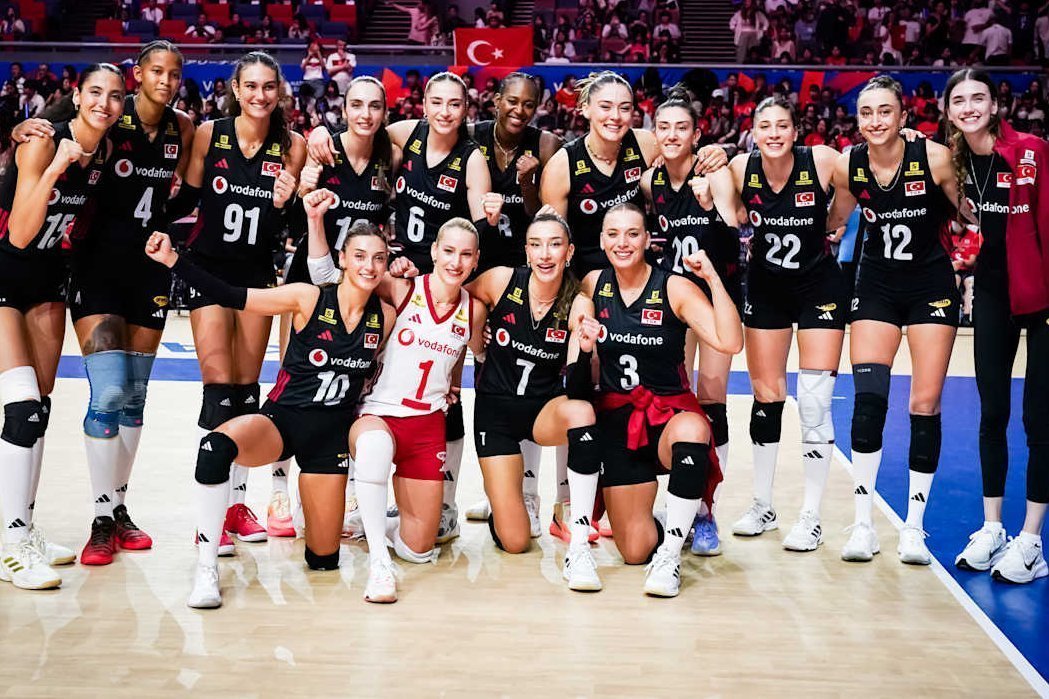 gibbybaris's tweet photo. 🇹🇷 Filenin Sultanları Avrupa Şampiyonası'ndaki ilk maçına 13 gün sonra çıkacak

⚔️ 21 Ağustos 19.00 x 🇱🇻 Letonya
⚔️ 23 Ağustos 19.00 x 🇸🇮 Slovenya
⚔️ 24 Ağustos 19.00 x 🇭🇺 Macaristan
⚔️ 26 Ağustos 19.00 x 🇩🇪 Almanya
⚔️ 28 Ağustos 19.00 x 🇵🇱 Polonya

📍 Sinan Erdem Spor Salonu, İstanbul