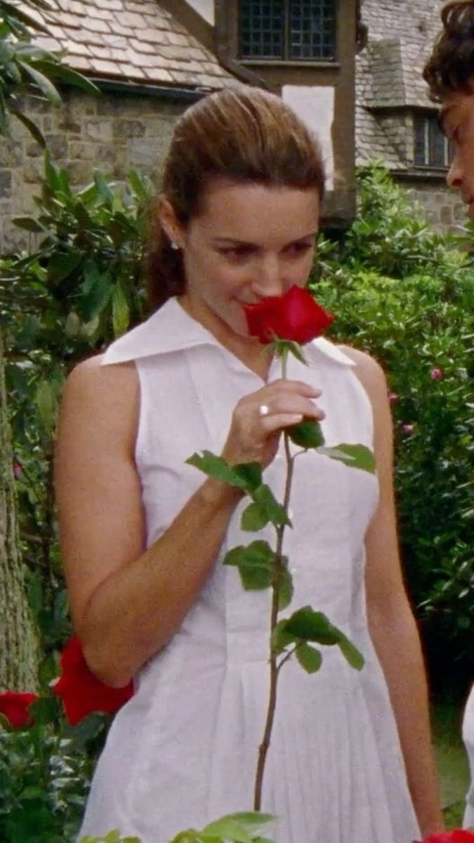 okayclois's tweet photo. charlotte york in white 𐙚⋆°🦢｡⋆♡ https://t.co/GqDCryeKGx