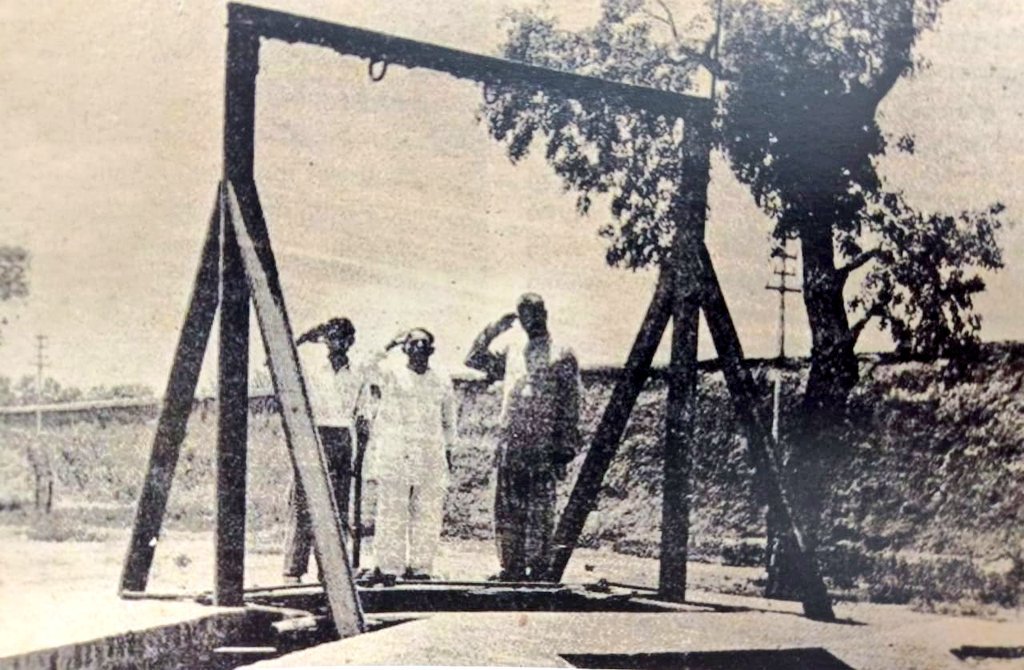 IndiaHistorypic's tweet photo. 1935 :: Gallows of Central Jail In  Lahore Where Bhagat Singh , Rajguru and Sukhdev Were Executed In 1931

#AzaadiKiNishaniyan https://t.co/4hgSSf6iwW