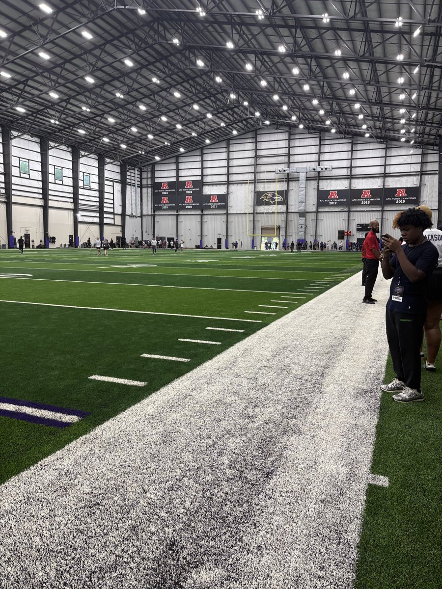kmustard6's tweet photo. Training Camp —>>>>Fieldhouse
#ravensflock https://t.co/8IJHnjZMLW