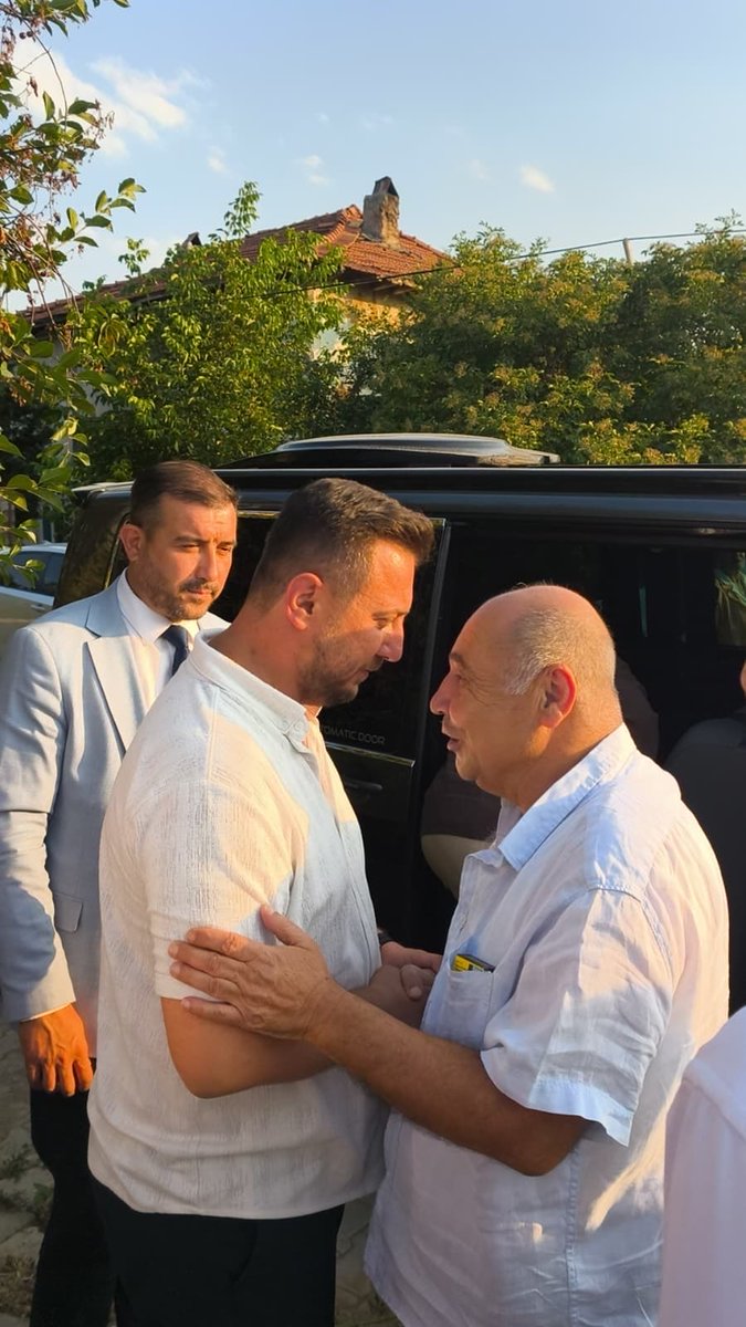 apartiturkdunya's tweet photo. Genel Başkan Yardımcımız, Türk Dünyası ve Uluslararası İlişkiler Başkanımız Prof. Dr. Selma Yel, Kurucular Kurulu Üyemiz Serbülent Vatanoğlu ve Uşak İl Başkanımız Nurettin Urhan ile birlikte şehidimiz Abdullah Bıyık’ın kıymetli ailesini ziyaret etti.

Şehitlerimizin bizlere emaneti olan aileleri her zaman başımızın tacıdır. Aziz şehidimizin kıymetli ailesinin yanında olmak, hatırasını yaşatmak ve dualarımızı paylaşmak için kendilerini ziyaret ettik.

Şehidimiz Abdullah Bıyık’ı rahmet, minnet ve saygıyla anıyoruz.

Rabbim aziz şehidimizin makamını âli, ailesine sabır ve güç versin. 🇹🇷