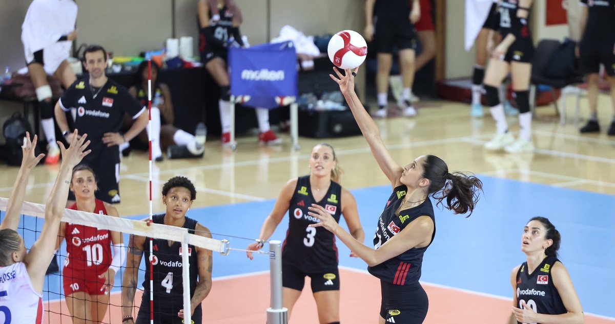 TVForgtr's tweet photo. Filenin Sultanları, Hazırlık Maçında Fransa'yı 3-1 Mağlup Etti
⛓️‍💥 https://t.co/ANjHg6e68p https://t.co/a0fBAPhF2O