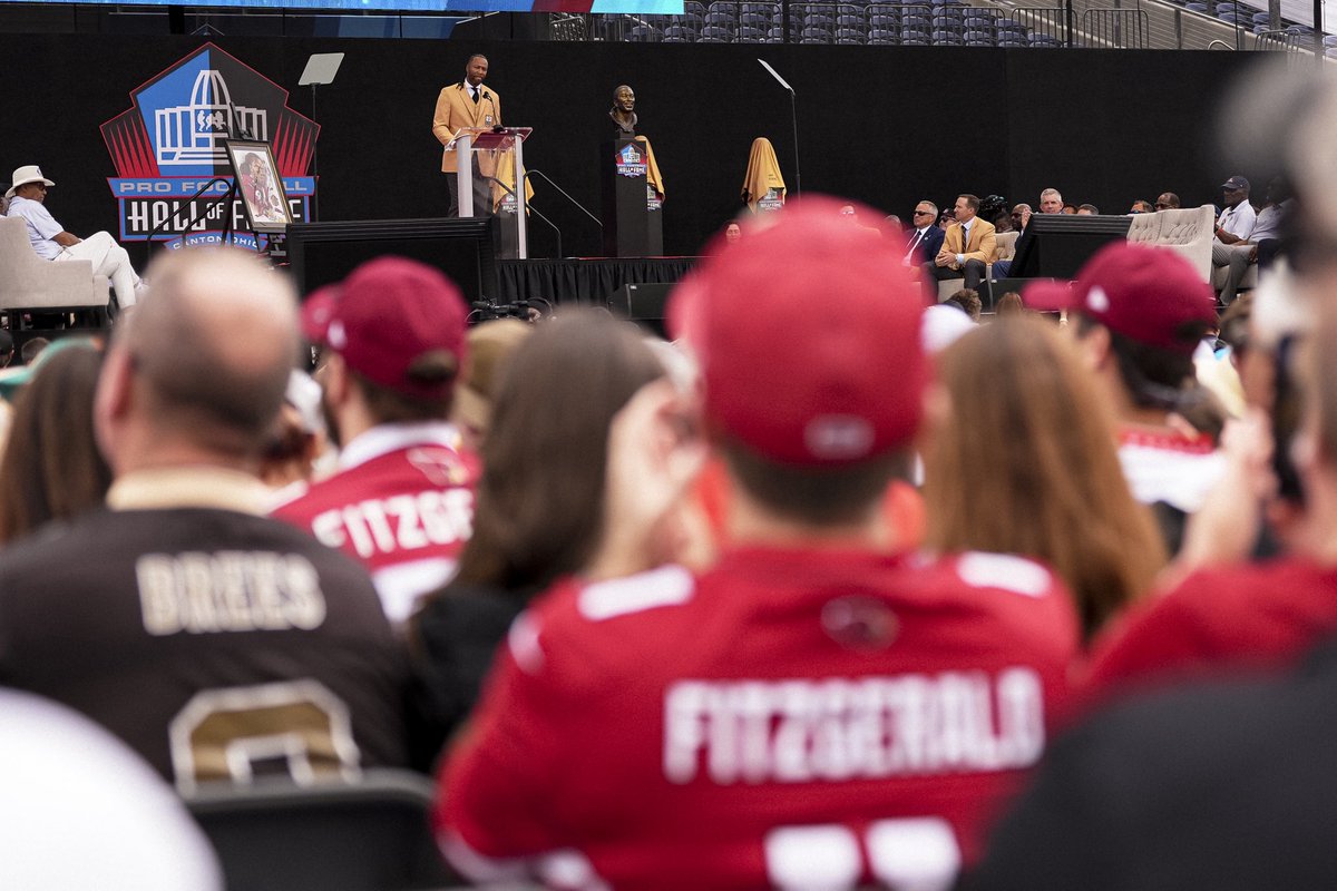 AZCardinals's tweet photo. Larry Legend 🐐 https://t.co/Pdg5pG7ZMG