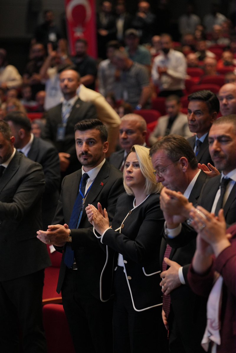 MustafaaGider's tweet photo. İlçe Başkanlığı Kongremizi teşrifleriyle onurlandıran başta İl Başkanımız Sayın Volkan Yılmaz Beyefendi olmak üzere; Divan Başkanlığımızı yapan geçmiş dönem Milletvekilimiz Sayın Erkan Haberal’a, AK Parti MKYK Üyesi ve geçmiş dönem Belediye Başkanı Sayın Hilmi Türkmen’e, geçmiş dönem Milletvekilimiz Sayın Ahmet Çakar’a, MYK ve MDK Üyelerimize, AK Parti Üsküdar İlçe Başkanı Sayın Taha Sarıcaoğlu’na, İl Yöneticilerimize, İTEO Başkanı Sayın İsmet Dalcı’ya, Türk Eğitim-Sen temsilcilerimize, Fenerbahçe Spor Kulübü Yönetim Kurulu Üyesi Sn. İsmail Balcı’ya, başhekimimize, Belediye Meclis Üyelerimize, geçmiş dönem il ve ilçe/ocak başkanlarımıza, kıymetli muhtarlarımıza, esnaf odalarımıza, değerli iş insanlarımıza ve tüm ülküdaşlarımıza teşekkür ederim. 

Kongre salonunun hazırlanmasında emeği geçen Belediye Meclis Üyelerime ve yönetici arkadaşlarıma teşekkür ederim. 

Birlik ve beraberlik içerisinde, davamızın geleceği için hep birlikte çalışmaya devam edeceğiz. Allah utandırmasın.