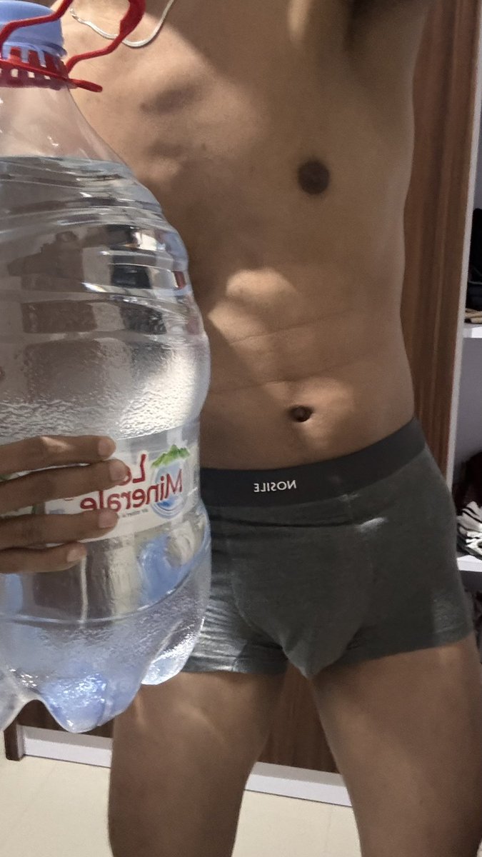 airmineralle's tweet photo. Galon aja aku gendong ke lantai 3 naik tangga
Masa kamu enggak! https://t.co/3L22ILK2q4