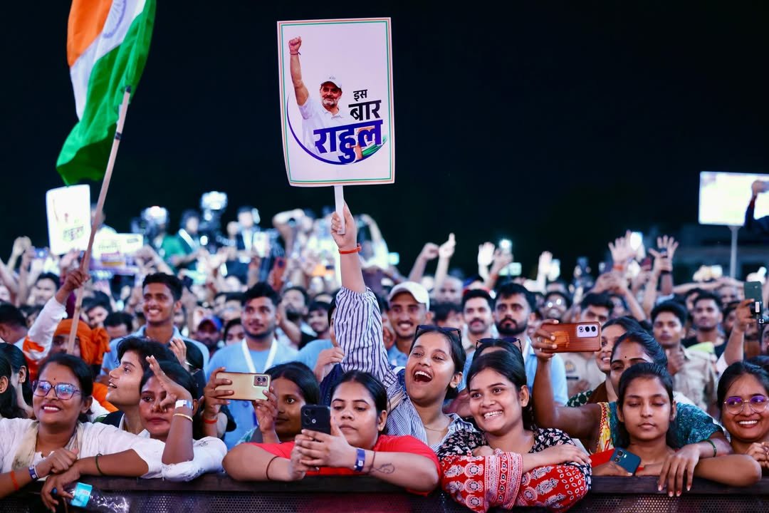 HasanYausuf's tweet photo. प्रयागराज के छात्रों ने देश के सामने रख दी मोदी-योगी के ‘डबल इंजन’ की नाकामियों की पूरी लिस्ट।

#ChhatronKiGoonj अब दिल्ली का सिंहासन हिलाएगी। 🔥 https://t.co/bqwcwisl1j
