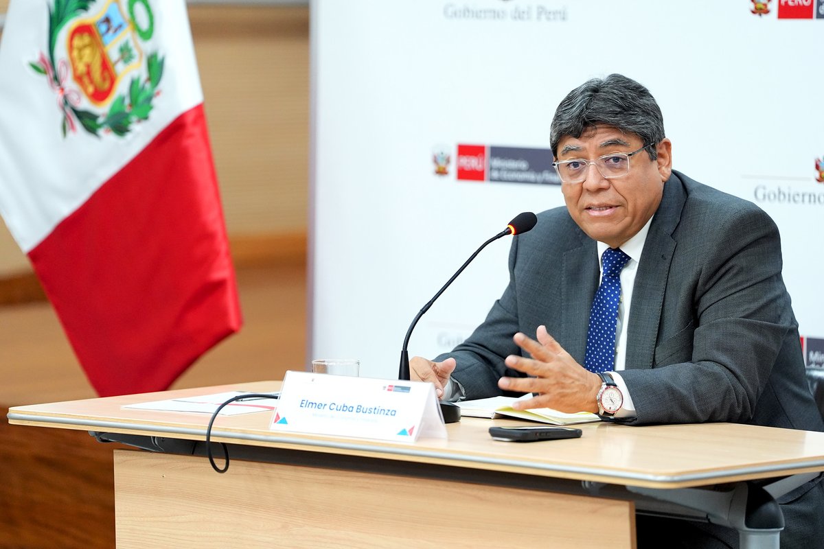 caberecordar's tweet photo. Exclusivo | Ministro de Economía, Elmer Cuba, reveló a RPP las 4 normas que el Gobierno considera más lesivas para las cuentas fiscales y que llegarán al TC: #gratificaciones/CTS para trabajadores #CAS, leyes de las #pensiones de maestros, militares y policías y Cafae https://t.co/rJHHjis2Xj