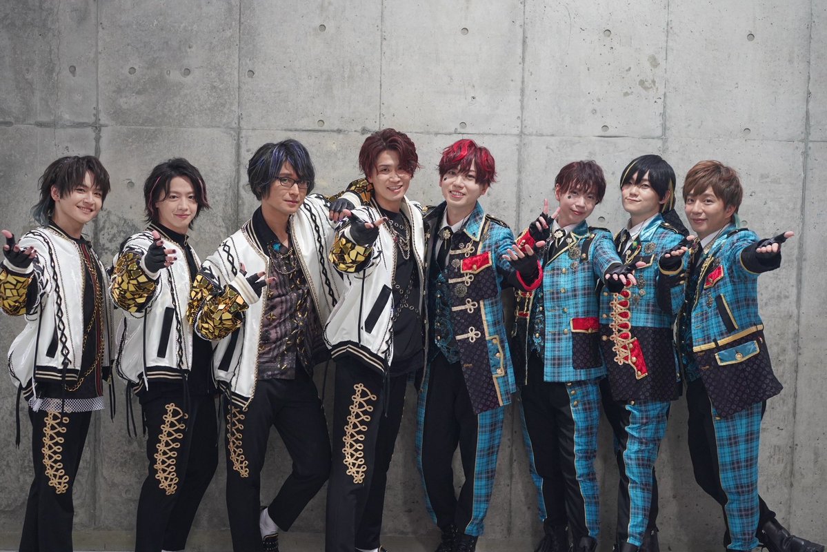 5zM1e_'s tweet photo. 새벽에성우사진보고우는여자됨 https://t.co/XQcKo9FPFG