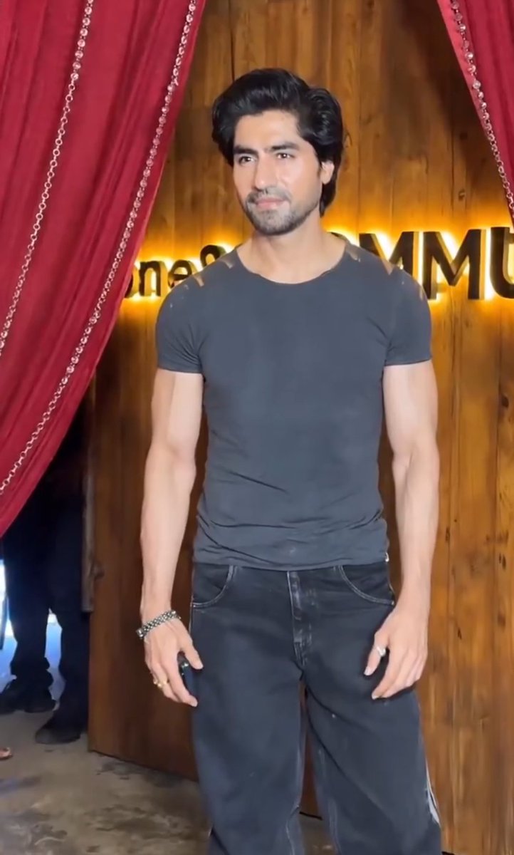 Syeda08_javeria's tweet photo. Harshad Chopda looks so tired just look at those sleepy eyes. 😔💤

Please Harshad take some rest Your health matters more than anything else

We care about you always. 💙

#HarshadChopda #LockUpp2
#HarshadInLockUpp https://t.co/rMln4eYK4S