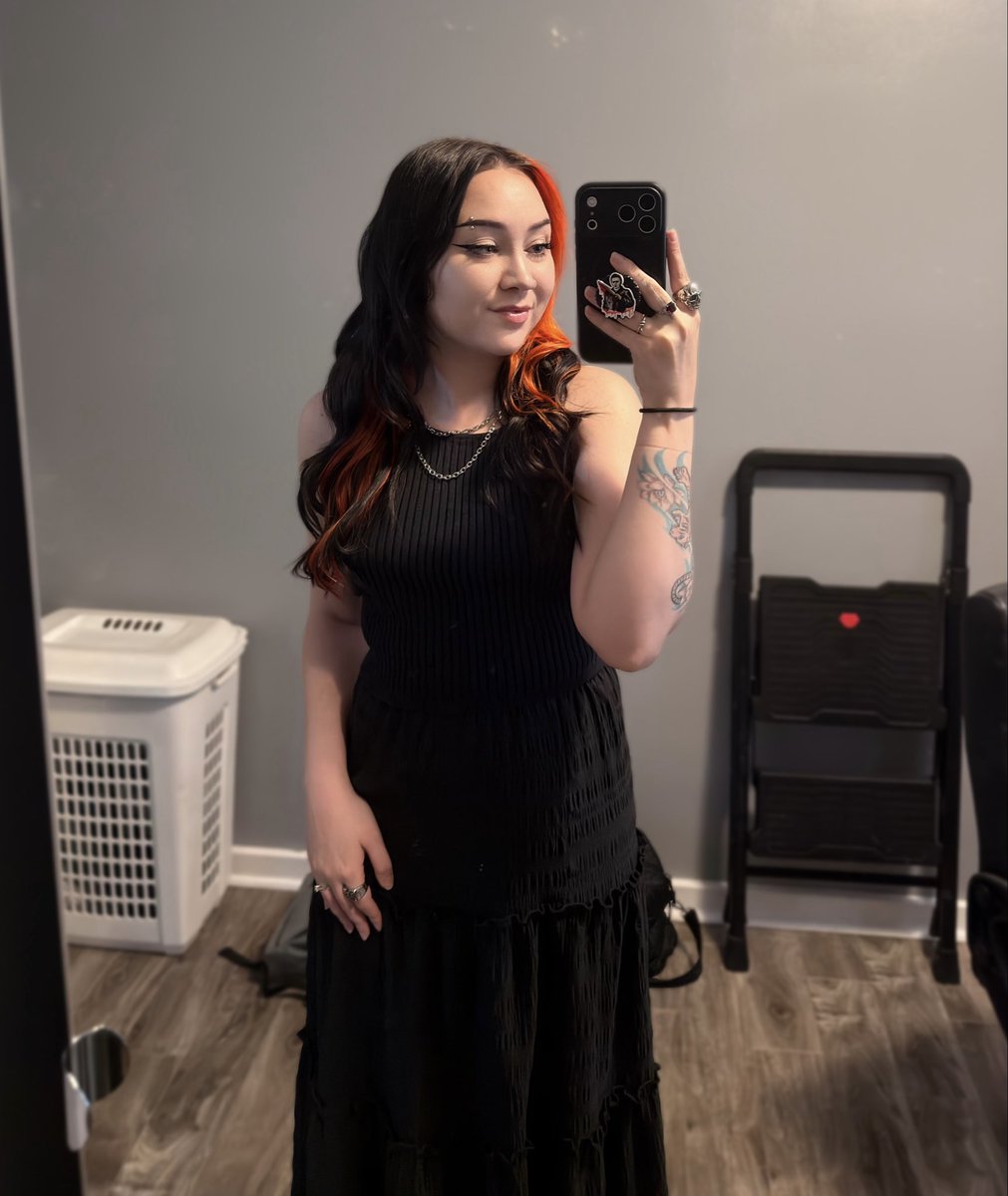 itsPUNKSTER's tweet photo. I clean up nice sometimes 🖤 https://t.co/tMAYu6xzV3