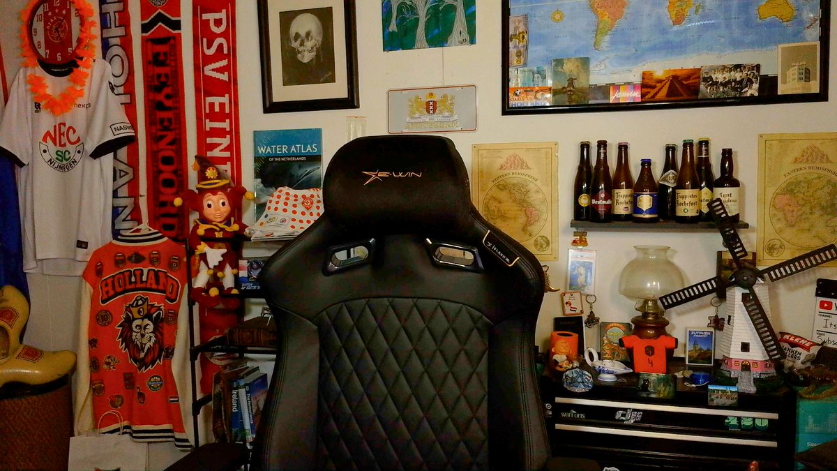 ItsCharlieVest's tweet photo. Thanks @EwinRacing This chair is super comfy! I love it! https://t.co/0pJUkwzH0e