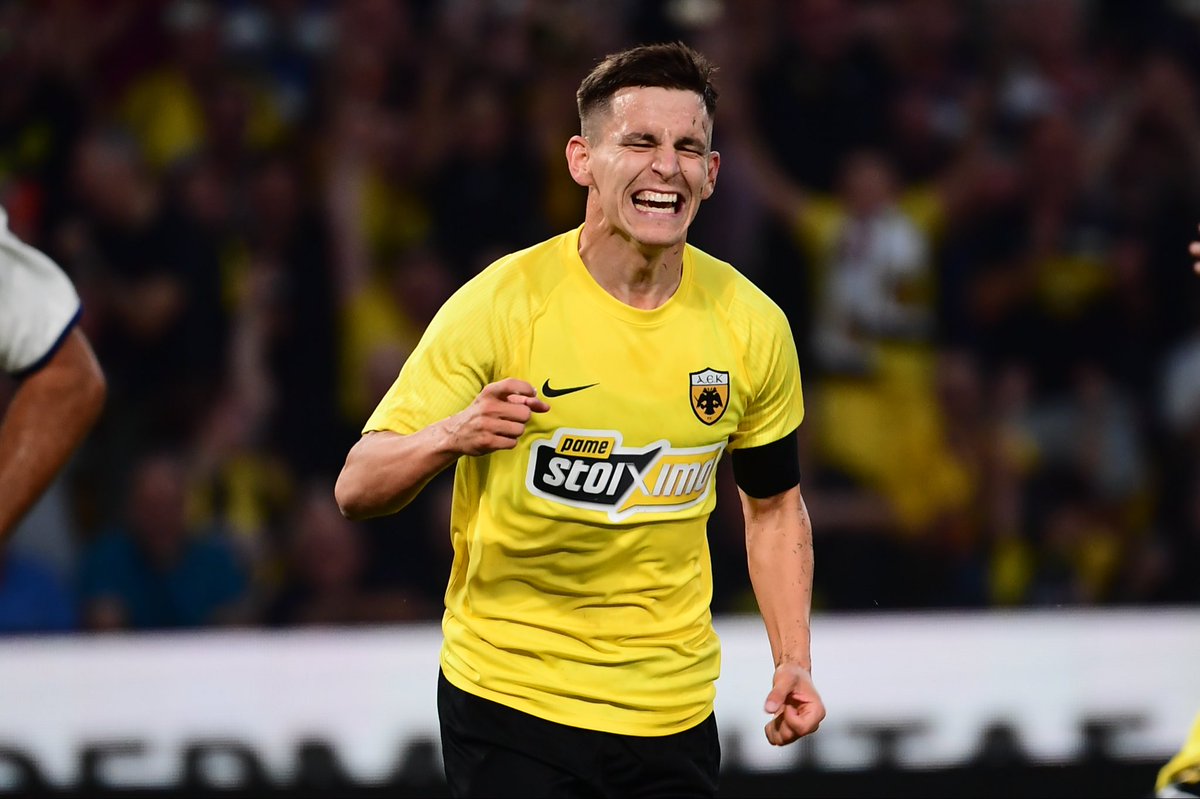 k_topas's tweet photo. Orbe… who? #aekfc #Vitalis https://t.co/DayPHMzC4g