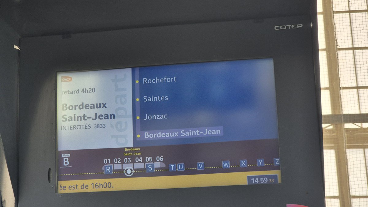 cassijea74's tweet photo. @RemiTrain Intercités annoncé avec 4h20 de retard à La Rochelle. Clients forcés d'acheter un billet "TER" car "les billets Intercités ne sont pas acceptés" sur le TER de 15h28 (2h après le départ prévus). Un peu extrême, non ? https://t.co/kRCofBsBjT