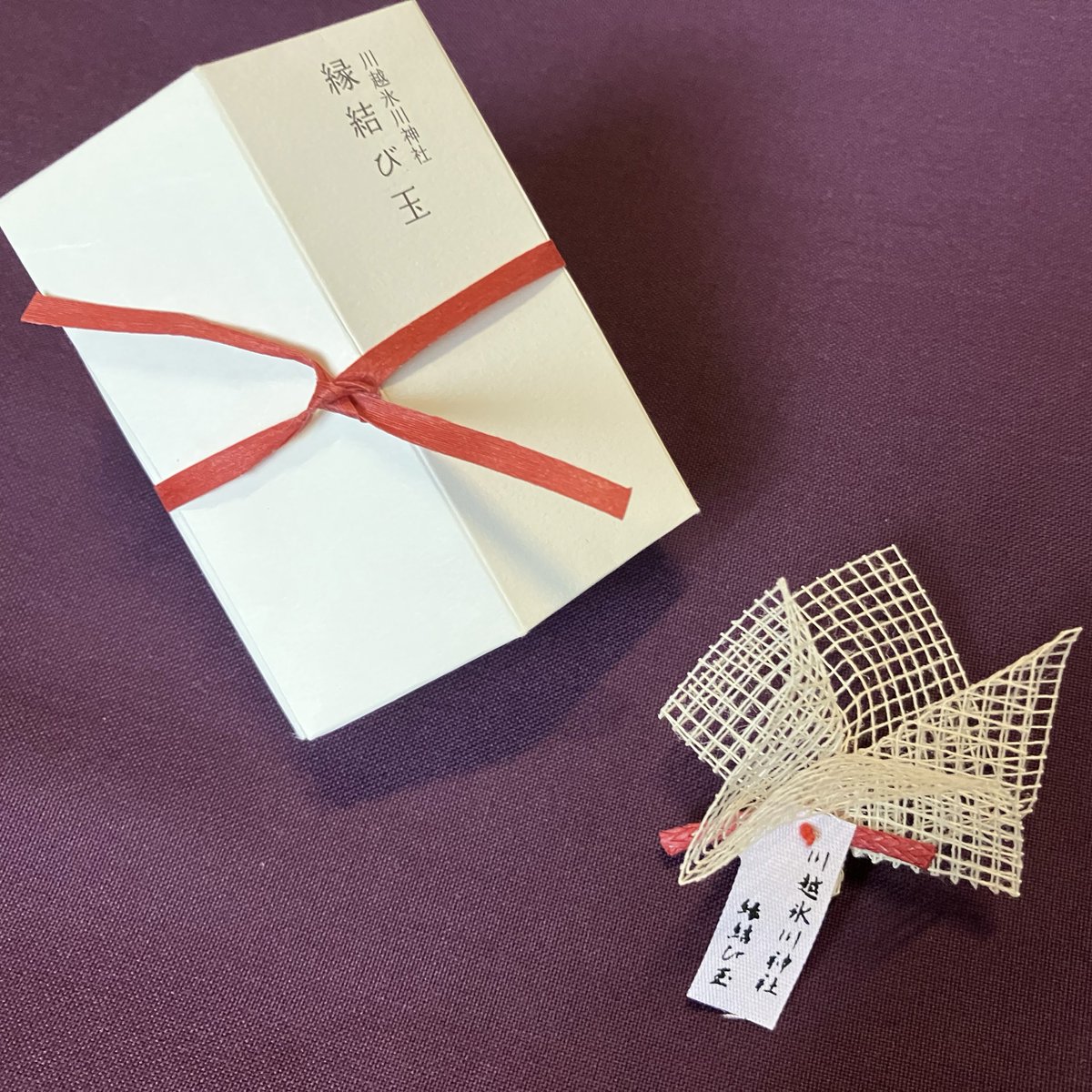 binokyojintachi's tweet photo. 📝「縁結びの神様」としても知られる川越氷川神社。毎日数量限定で授与される特別な「縁結び玉」は本殿前の玉砂利を麻の網に包んでおはらいしたものだそう。視聴者の皆さんとも番組を通じてご縁を感じていただけたら嬉しく思います（担当D）
#新美の巨人たち https://t.co/oXSzqnmWd9